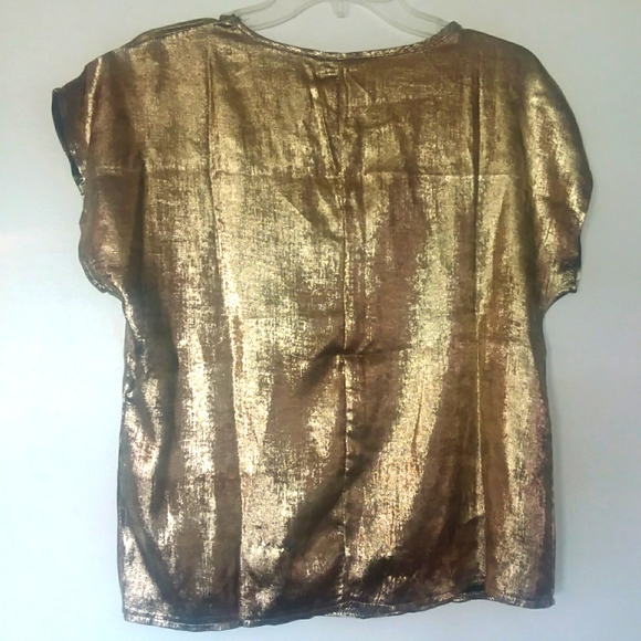 Gold top in size small. - Picture 3 of 4